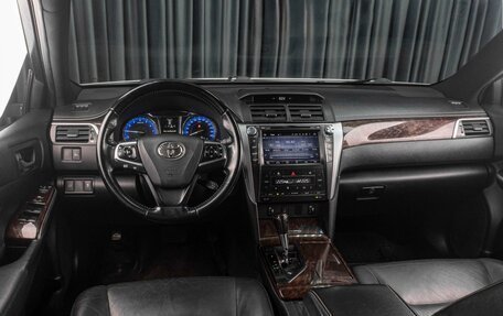 Toyota Camry, 2015 год, 1 879 000 рублей, 6 фотография