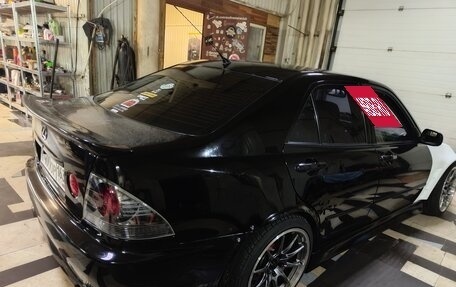 Lexus IS II рестайлинг 2, 2002 год, 1 100 000 рублей, 3 фотография