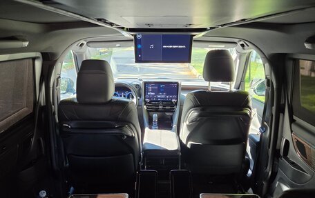 Toyota Alphard, 2024 год, 10 900 000 рублей, 9 фотография