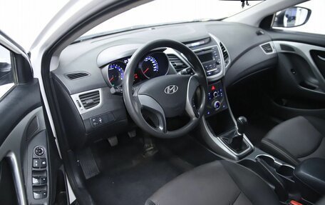 Hyundai Elantra V, 2015 год, 950 000 рублей, 10 фотография