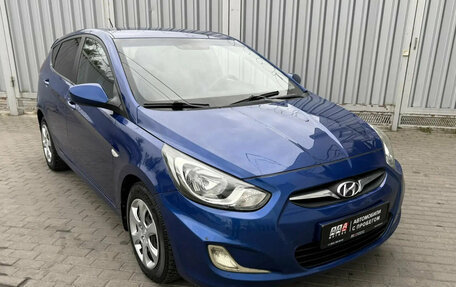 Hyundai Solaris II рестайлинг, 2011 год, 645 000 рублей, 3 фотография