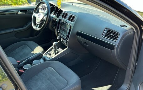 Volkswagen Jetta VI, 2018 год, 1 700 000 рублей, 10 фотография