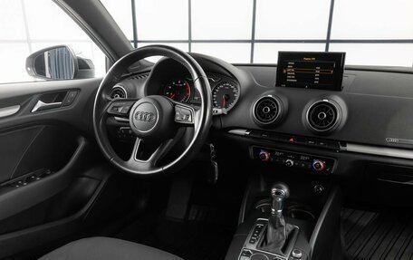 Audi A3, 2018 год, 1 989 000 рублей, 11 фотография