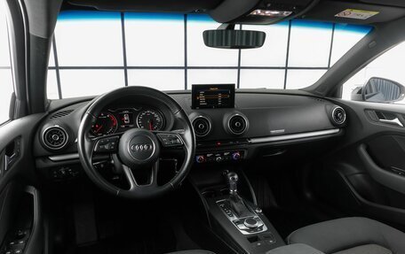 Audi A3, 2018 год, 1 989 000 рублей, 10 фотография