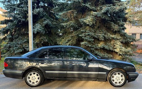 Mercedes-Benz E-Класс, 1998 год, 330 000 рублей, 5 фотография