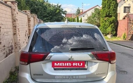 Mitsubishi Outlander III рестайлинг 3, 2018 год, 1 700 000 рублей, 2 фотография