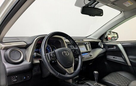 Toyota RAV4, 2015 год, 2 000 000 рублей, 2 фотография