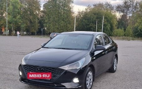 Hyundai Solaris II рестайлинг, 2021 год, 1 695 000 рублей, 2 фотография