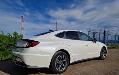 Hyundai Sonata VIII, 2022 год, 2 650 000 рублей, 4 фотография