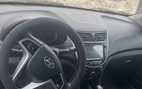 Hyundai Solaris II рестайлинг, 2013 год, 600 000 рублей, 8 фотография