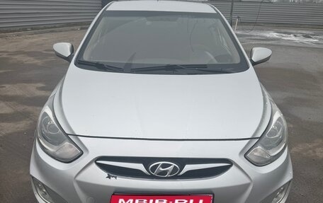 Hyundai Solaris II рестайлинг, 2013 год, 600 000 рублей, 1 фотография