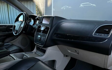 Chrysler Voyager IV, 2014 год, 1 526 300 рублей, 10 фотография