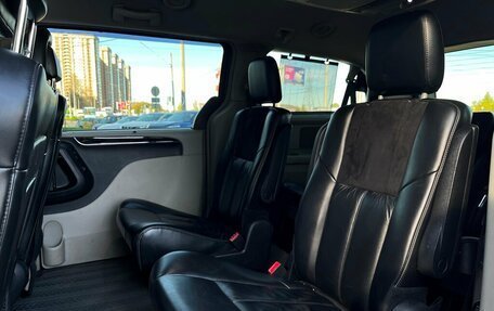 Chrysler Voyager IV, 2014 год, 1 526 300 рублей, 17 фотография