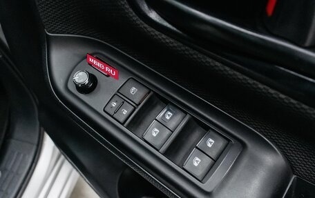 Toyota Noah III, 2018 год, 2 490 000 рублей, 8 фотография
