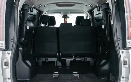 Toyota Noah III, 2018 год, 2 490 000 рублей, 22 фотография