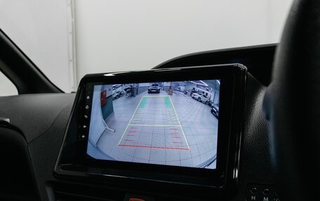 Toyota Noah III, 2018 год, 2 490 000 рублей, 18 фотография