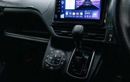 Toyota Noah III, 2018 год, 2 490 000 рублей, 19 фотография