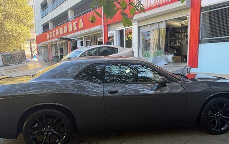 Dodge Challenger III рестайлинг 2, 2018 год, 3 350 000 рублей, 5 фотография
