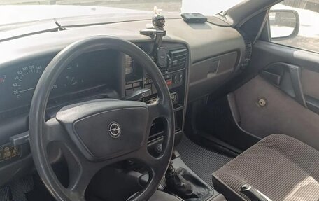 Opel Omega A, 1987 год, 110 000 рублей, 6 фотография