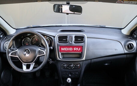 Renault Logan II, 2018 год, 700 000 рублей, 9 фотография