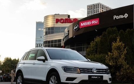 Volkswagen Tiguan II, 2018 год, 2 788 000 рублей, 2 фотография