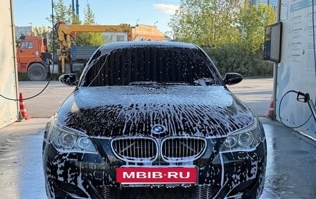 BMW M5, 2005 год, 2 400 000 рублей, 3 фотография