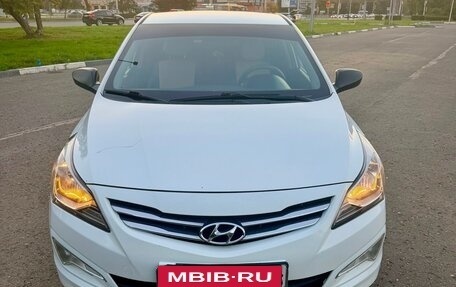 Hyundai Solaris II рестайлинг, 2015 год, 1 200 000 рублей, 1 фотография