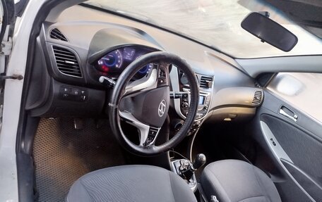 Hyundai Solaris II рестайлинг, 2013 год, 415 000 рублей, 4 фотография
