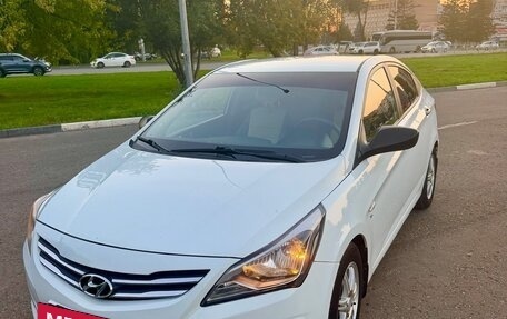Hyundai Solaris II рестайлинг, 2015 год, 1 200 000 рублей, 2 фотография