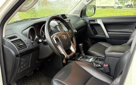 Toyota Land Cruiser Prado 150 рестайлинг 2, 2014 год, 3 000 000 рублей, 28 фотография