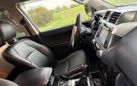 Toyota Land Cruiser Prado 150 рестайлинг 2, 2014 год, 3 000 000 рублей, 31 фотография