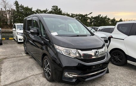Honda Stepwgn IV, 2017 год, 1 900 000 рублей, 1 фотография