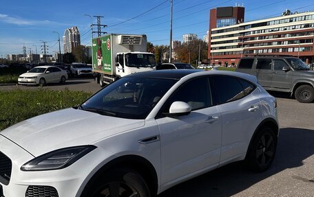 Jaguar E-Pace, 2017 год, 3 000 000 рублей, 4 фотография