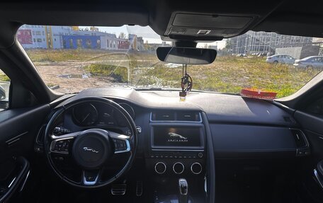 Jaguar E-Pace, 2017 год, 3 000 000 рублей, 8 фотография