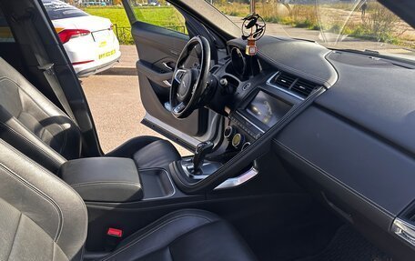 Jaguar E-Pace, 2017 год, 3 000 000 рублей, 10 фотография