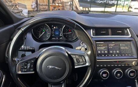 Jaguar E-Pace, 2017 год, 3 000 000 рублей, 13 фотография