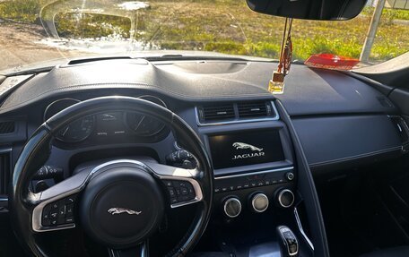 Jaguar E-Pace, 2017 год, 3 000 000 рублей, 12 фотография