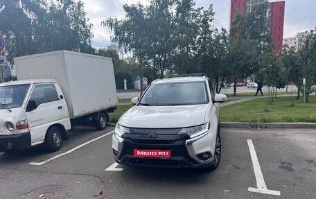 Mitsubishi Outlander III рестайлинг 3, 2019 год, 1 800 000 рублей, 1 фотография