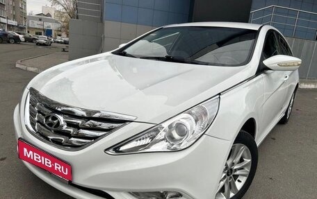 Hyundai Sonata VI, 2011 год, 1 050 000 рублей, 1 фотография