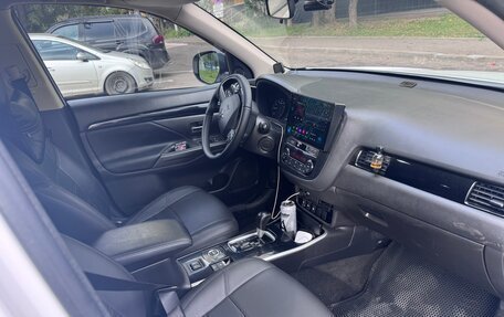 Mitsubishi Outlander III рестайлинг 3, 2019 год, 1 800 000 рублей, 5 фотография
