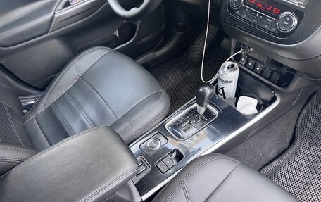 Mitsubishi Outlander III рестайлинг 3, 2019 год, 1 800 000 рублей, 6 фотография