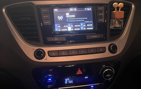 Hyundai Solaris II рестайлинг, 2017 год, 1 100 000 рублей, 8 фотография