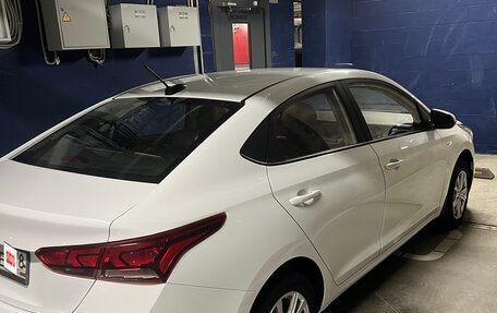 Hyundai Solaris II рестайлинг, 2017 год, 1 100 000 рублей, 2 фотография