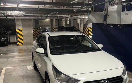 Hyundai Solaris II рестайлинг, 2017 год, 1 100 000 рублей, 3 фотография