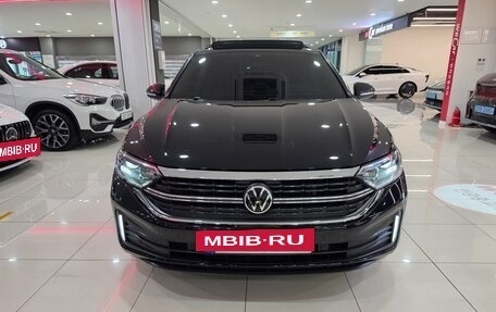Volkswagen Jetta VII, 2023 год, 1 950 000 рублей, 2 фотография