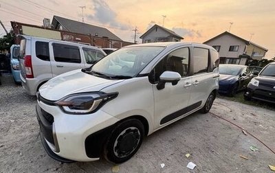 Toyota Sienta, 2023 год, 1 432 000 рублей, 1 фотография