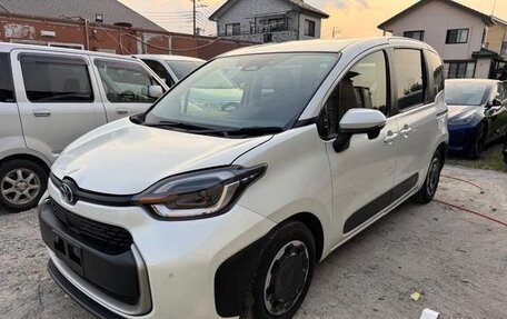 Toyota Sienta, 2023 год, 1 432 000 рублей, 3 фотография