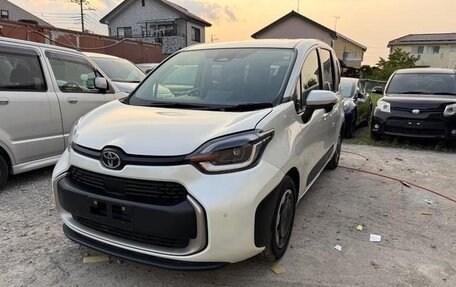Toyota Sienta, 2023 год, 1 432 000 рублей, 4 фотография