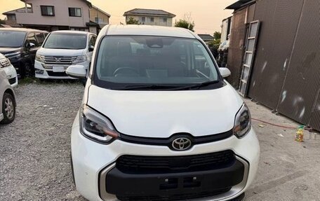 Toyota Sienta, 2023 год, 1 432 000 рублей, 6 фотография