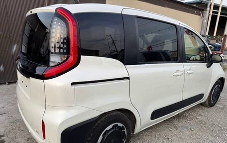 Toyota Sienta, 2023 год, 1 432 000 рублей, 11 фотография